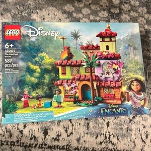 LEGO Disney Princess Collection Encanto The Madrigal House (43202) 587 pc NEW